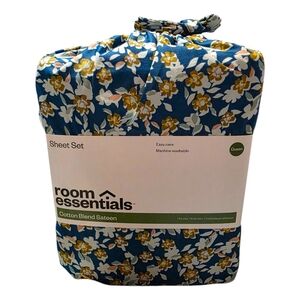 Room Essentials Cottagecore Blue Floral Queen Cotton Blend Sateen Sheet Set